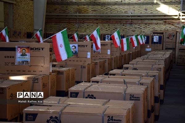 اهداى 600 دستگاه وسیله گرمایشى به نیازمندان و ١٨٥٠ دستگاه تبلت  به دانش آموزان نیازمند