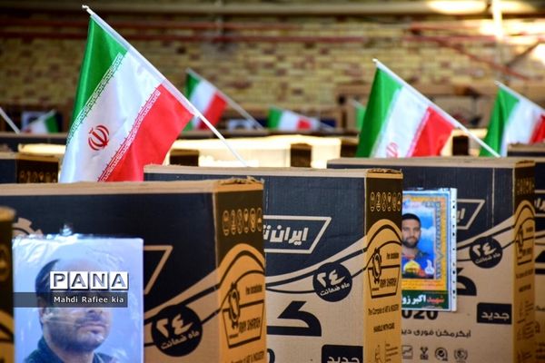 اهداى 600 دستگاه وسیله گرمایشى به نیازمندان و ١٨٥٠ دستگاه تبلت  به دانش آموزان نیازمند