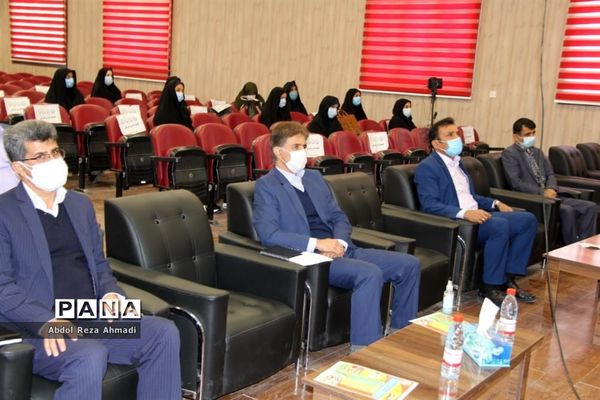 همایش کارگاه طرح ملی کوچ درسالن  اداره آموزش و پرورش منطقه کاکی