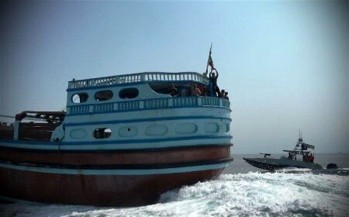 واژگونی یک فروند شناور؛ تلاش برای نجات جان ۷ خدمه شناور ادامه دارد