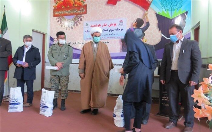 اهدا ی 40 دستگاه تبلت و گوشی هوشمند به دانش آموزان نیازمند شهرستان پارس آباد