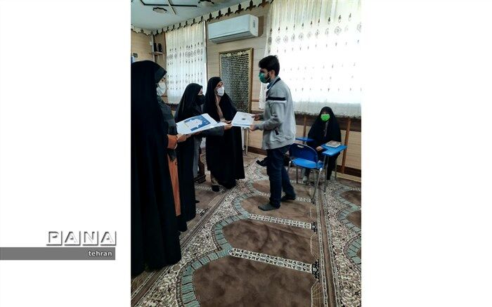 تجلیل از رتبه های برتر استانی و کشوری مسابقات قرآن دانش آموزی منطقه ۱۷
