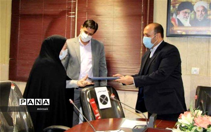 تجلیل از کارشناس نهضت سواد‌آموزی شهرستان پیشوا