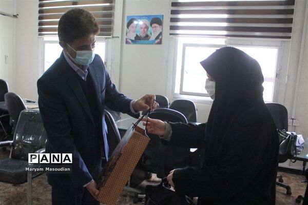 وبینار آموزشی تغذیه مناسب برای پیشگیری از چاقی و لاغری دانش‌آموزان استان بوشهر