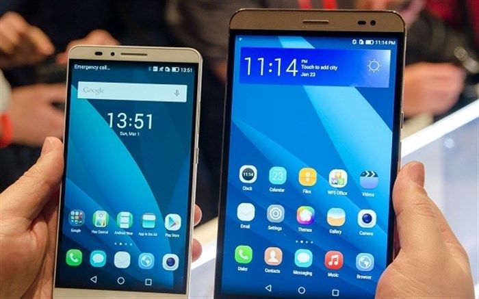 مدیر مدرسه‌ای در قهاوند 11 دستگاه گوشی هوشمند به دانش‌آموزان اهدا کرد