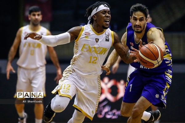 دیدار تیم‌های بسکتبال اکسون و نفت آبادان