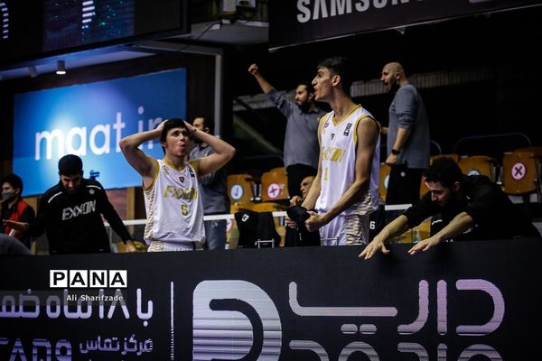 دیدار تیم‌های بسکتبال اکسون و نفت آبادان