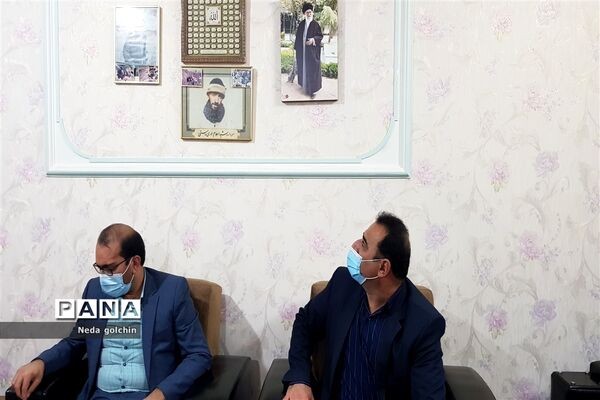 دیدار مدیر آموزش و پرورش ناحیه ۳ با ایثارگر و جانباز دفاع مقدس