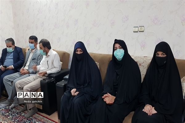 دیدار مدیر آموزش و پرورش ناحیه ۳ با ایثارگر و جانباز دفاع مقدس