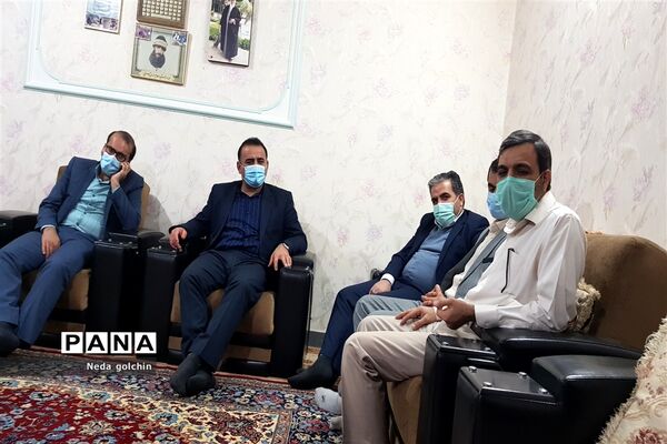 دیدار مدیر آموزش و پرورش ناحیه ۳ با ایثارگر و جانباز دفاع مقدس