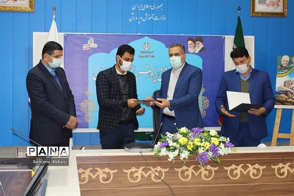 آیین تحلیف اعضای هیات رئیسه مجلس دانش‌آموزی مازندران