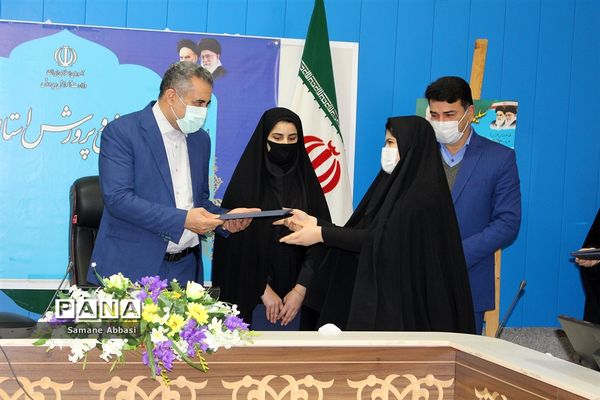 آیین تحلیف اعضای هیات رئیسه مجلس دانش‌آموزی مازندران