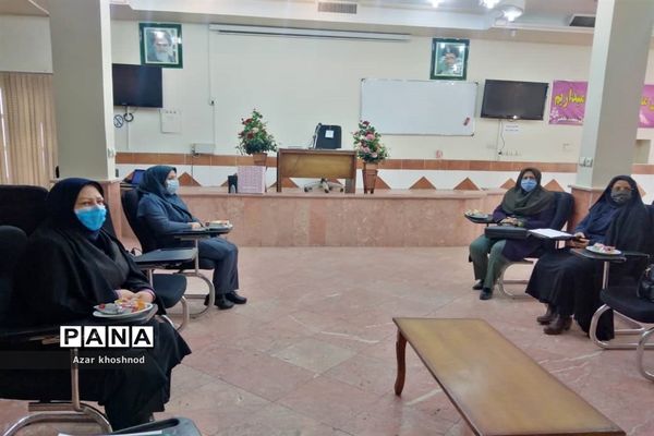 بازدید نماینده مجلس شورای اسلامی و امام جمعه از مرکز یادگیری محلی باهنر ملارد