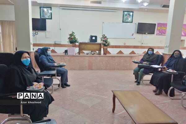 بازدید نماینده مجلس شورای اسلامی و امام جمعه از مرکز یادگیری محلی باهنر ملارد