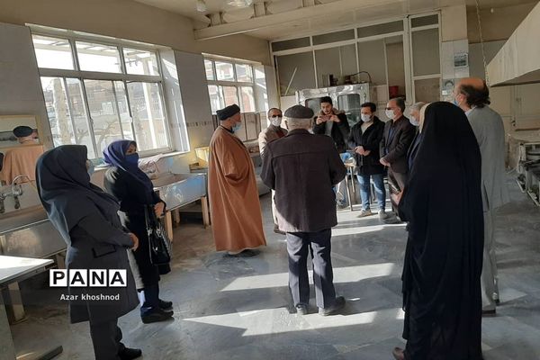 بازدید نماینده مجلس شورای اسلامی و امام جمعه از مرکز یادگیری محلی باهنر ملارد