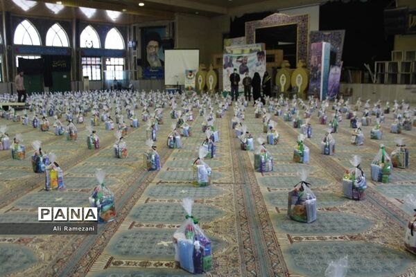 توزیع بسته‌های معیشتی در قائم‌شهر