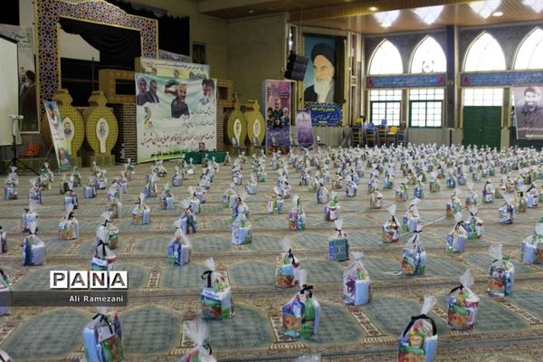 توزیع بسته‌های معیشتی در قائم‌شهر