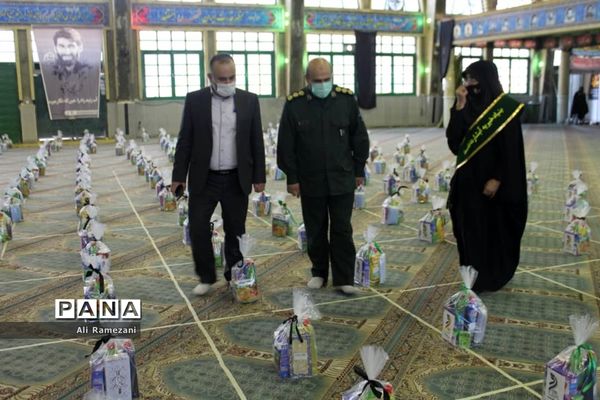 توزیع بسته‌های معیشتی در قائم‌شهر