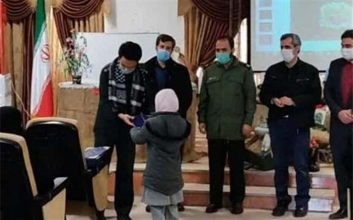 از خانواده شهید مدافع حرم شهرستان پیشوا تجلیل شد