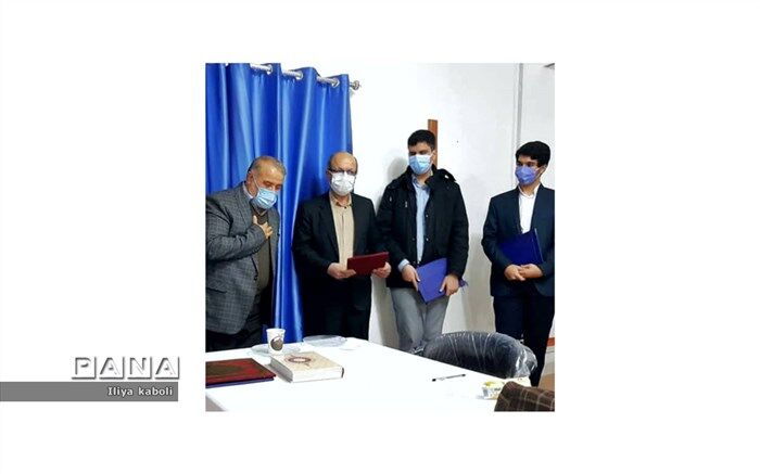 دیدار نماینده دانش‌آموزان مازندارن با مقام آوران کشوری و جهانی مسابقات رباتیک