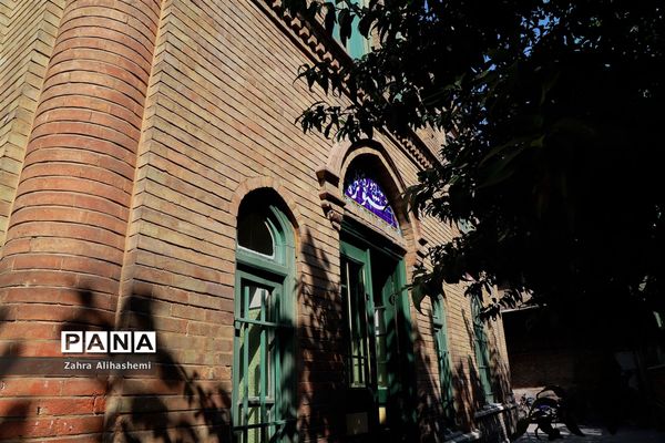 دبیرستان ماندگار و هنرستان فیروزبهرام