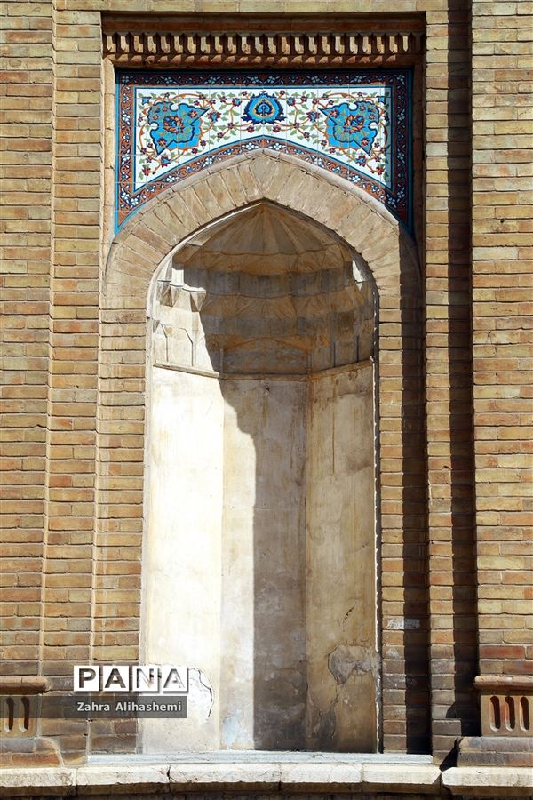 دبیرستان ماندگار و هنرستان فیروزبهرام