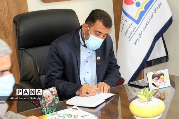 تجلیل از داوران سی و هشتمین دوره مسابقات فرهنگی هنری آموزش و پرورش استان بوشهر