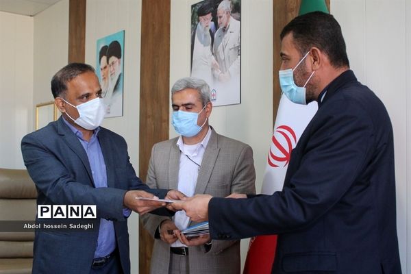 تجلیل از داوران سی و هشتمین دوره مسابقات فرهنگی هنری آموزش و پرورش استان بوشهر