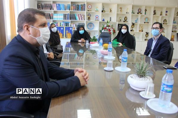 تجلیل از داوران سی و هشتمین دوره مسابقات فرهنگی هنری آموزش و پرورش استان بوشهر