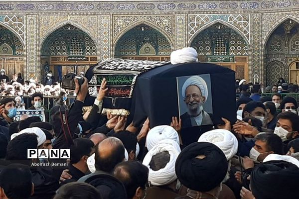تشییع پیکر آیت الله مصباح یزدی درحرم حضرت معصومه(س)