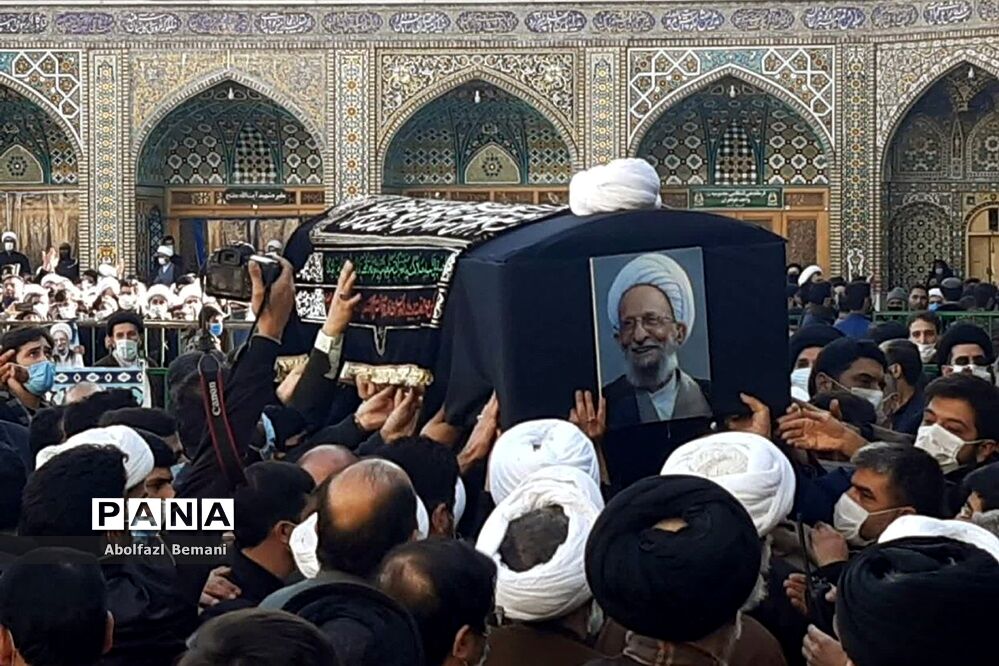 خاکسپاری پیکر آیت‌الله مصباح یزدی در حرم حضرت معصومه(س)