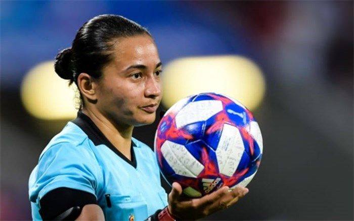 معرفی تیم‌های داوری جام جهانی باشگاه‌ها؛ داور مطرح زن برای فوتبال مردان سوت می‌زند