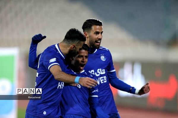 دیدار تیم‌های استقلال تهران و آلومینیم اراک
