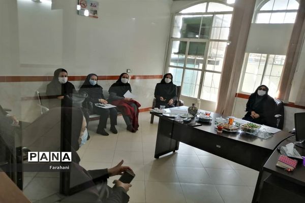 بازدید معاون امور اجتماعی از مراکز شبه خانواده در ورامین