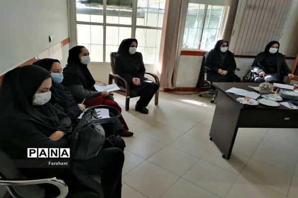 بازدید معاون امور اجتماعی از مراکز شبه خانواده در ورامین