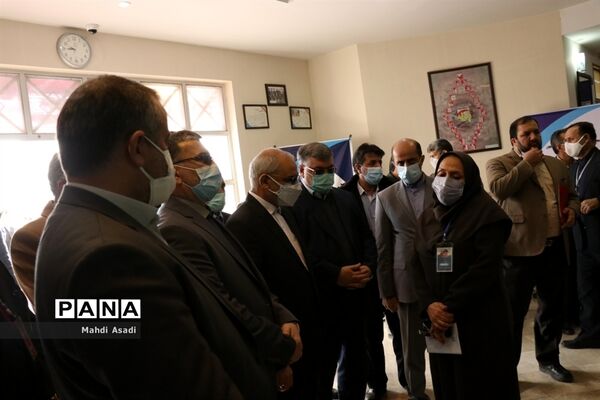 بازدید وزیر آموزش و پرورش از نمایشگاه دستاوردهای دانش‌آموزان و هنرجویان خراسان رضوی
