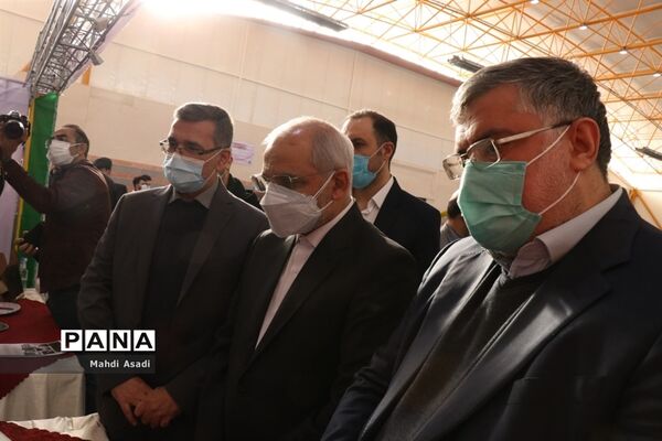 بازدید وزیر آموزش و پرورش از نمایشگاه دستاوردهای دانش‌آموزان و هنرجویان خراسان رضوی