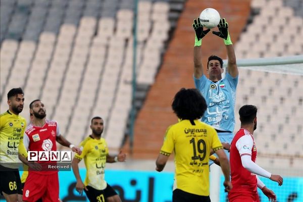 دیدار تیم‌های پرسپولیس و سپاهان