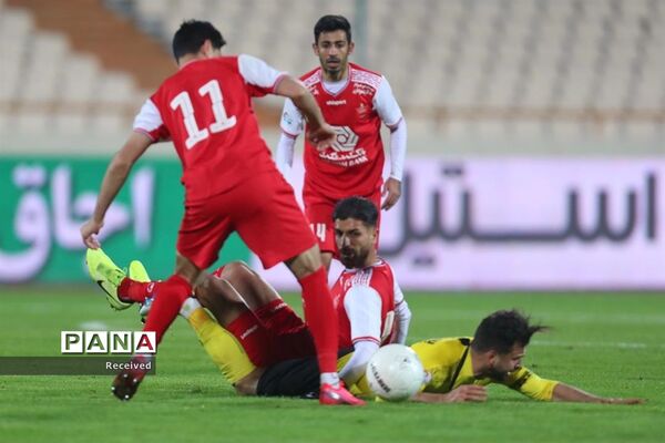 دیدار تیم‌های پرسپولیس و سپاهان