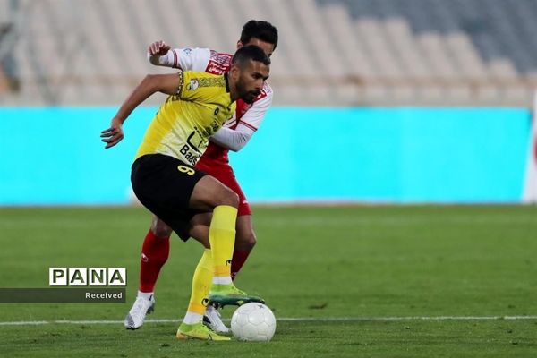 دیدار تیم‌های پرسپولیس و سپاهان