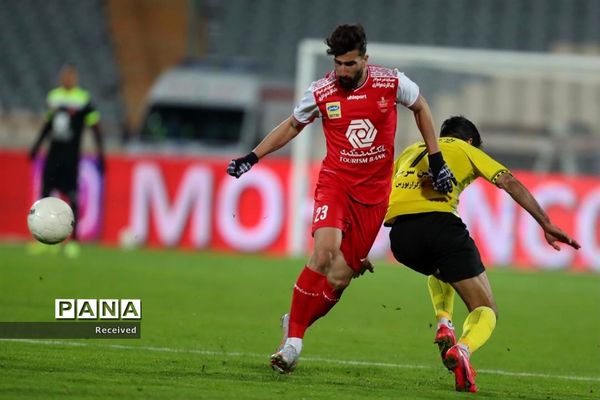 دیدار تیم‌های پرسپولیس و سپاهان