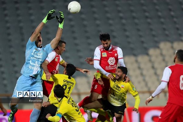 دیدار تیم‌های پرسپولیس و سپاهان