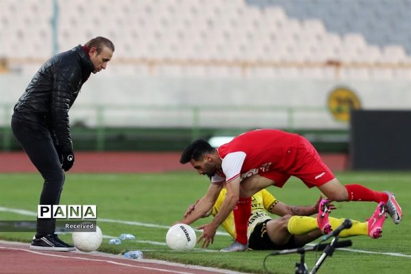 دیدار تیم‌های پرسپولیس و سپاهان