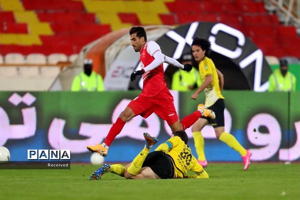 دیدار تیم‌های پرسپولیس و سپاهان