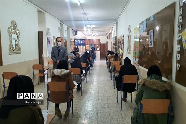 بازدید مدیر آموزش و پرورش ناحیه یک بهارستان از حوزه های برگزاری امتحانات نهایی