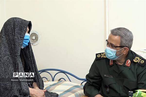 دیدار سردار غیب پرور با دو خانواده شهید بوشهری