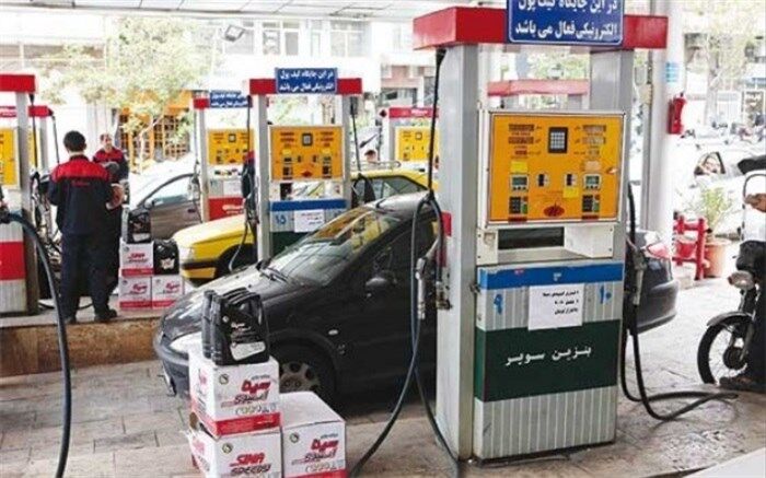 توصیه‌های کرونایی؛ از تماس مستقیم دست با نازل پمپ بنزین خودداری کنید