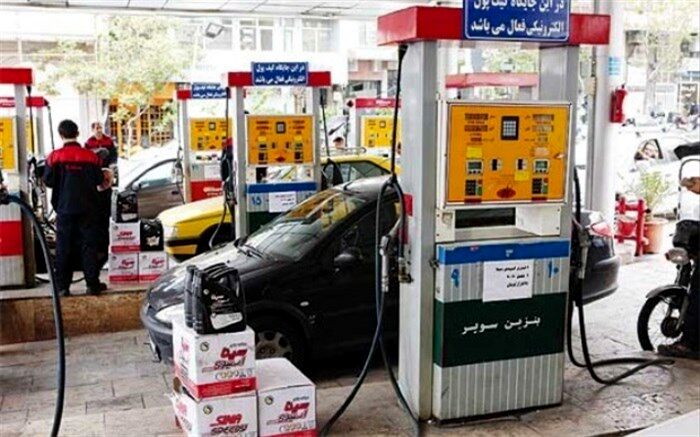 توصیه‌های کرونایی؛ از تماس مستقیم دست با نازل پمپ بنزین خودداری کنید
