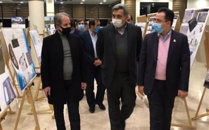 بازدید حناچی از داوری آثار یادمان "سرباز وطن"