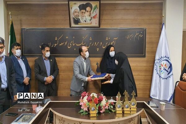 تجلیل از رابطین پژوهش مدارس ناحیه یک بهارستان